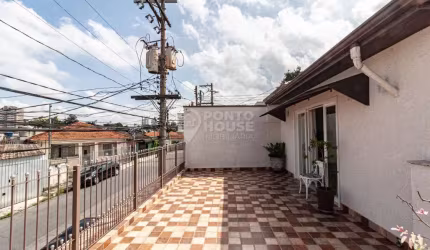 Casa térrea, raridade, reformada, 4 dormitórios, 2 suítes e 2 vagas no Ipiranga