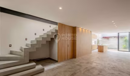 Casa à Venda Campo Belo, 3 Dormitórios (1 suíte), 3 Vagas, Piscina, Nova e Vaga