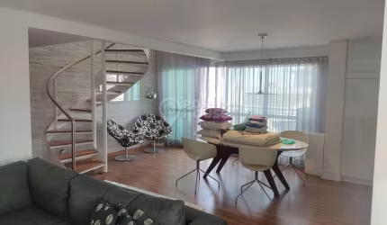Apartamento duplex mobiliado em Moema 104m², 1 dormitório, 2 banheiros e 2 vagas