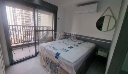 Studio mobiliado à venda e locação no bairro Vila Gumercindo com 1 dormitório