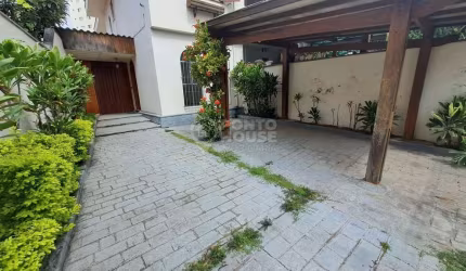 Casa à Venda Vila Guarani, 2 Dormitórios, 2 Vagas, Vaga, A 550 Metros do Metrô