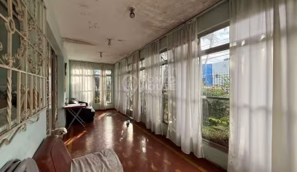 Casa Terrea  terreno 12x27  com 2 dorm quintal edícula 3 vagas Vila Monumento