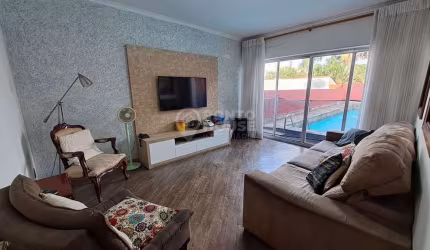 Casa à Venda no Planalto Paulista, 4 Suítes, 4 Vagas e Piscina