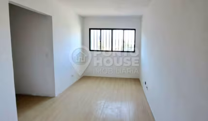 Apartamento à venda no bairro Jardim Aeroporto de 2 dormitórios e 1 vaga