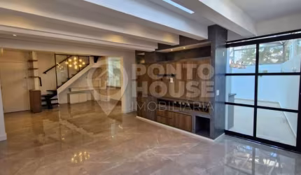Casa de Vila na Vila Mariana 140m²  2 suites  Quintal 3 vagas  e depósito !