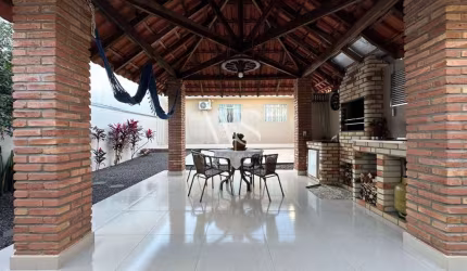 Casa com 3 quartos à venda na Rua Gramado, 557, Coqueiral, Cascavel por R$ 690.000