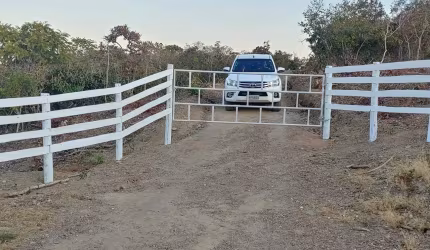 56 hectares, rica em agua nascente abastece 2 casas 1 granja  2 represas