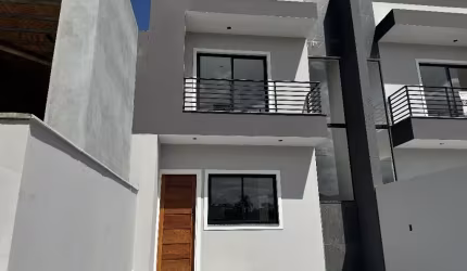 Sobrado Espaçoso e Bem Iluminado em Forquilhas