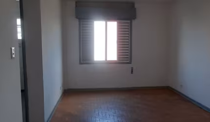 Kitnet à venda na Liberdade.