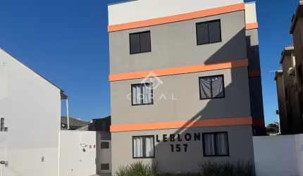 Apartamentos uma quadra do mar