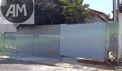 Aluga-se Casa Reformada com 03 Dormitórios, 01 Suíte com Closet no Alvinópolis!