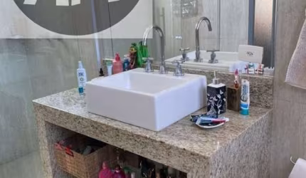 Casa de Esquina com 4 Dormitórios (1 Suíte) para Aluguel ? Completa e Bem Localizada