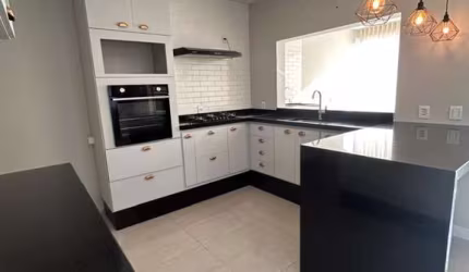 Casa em Condomínio para Locação em Mogi das Cruzes, Cézar de Souza, 3 dormitórios, 3 suítes, 2 banheiros, 4 vagas