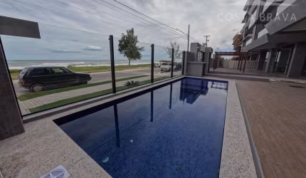 Cobertura pronta de frente para o mar no Balneário Marajó!