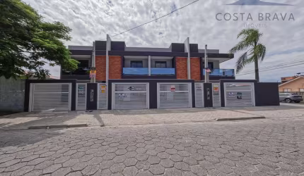 Amplo sobrado de esquina, com face leste e norte!