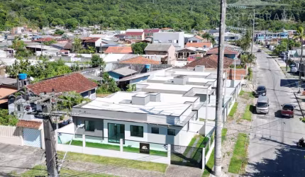 Casa em Tabuleiro  -  Matinhos