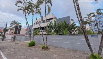 Cobertura mobiliada com piscina privativa!
