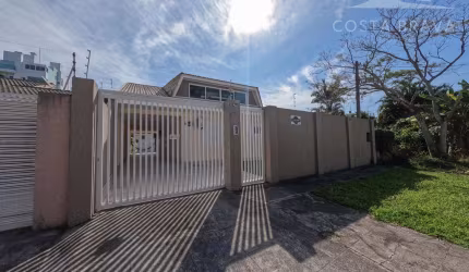 Ampla casa de alto padrão em região nobre de Caiobá