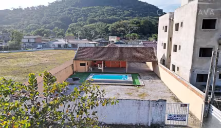 Casa em Tabuleiro  -  Matinhos
