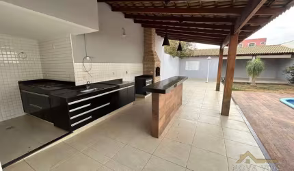 Casa para Venda em Uberlândia, Martins, 4 dormitórios, 2 suítes, 4 banheiros, 2 vagas