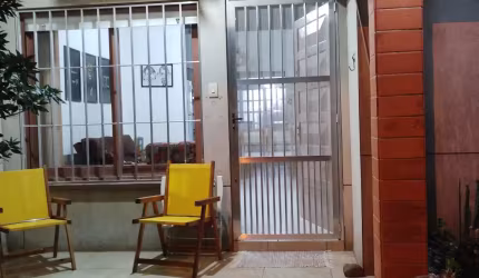 Ótima vivenda em condomínio...