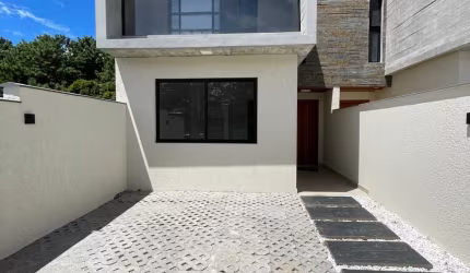 Casa Moderna com Ampla Área e Iluminada: A Oportunidade que Você Esperava!