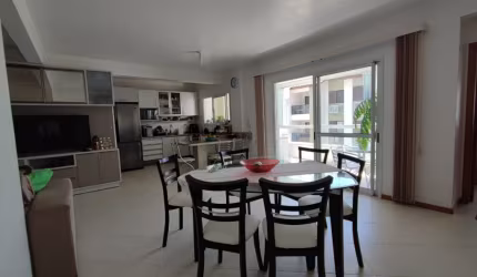 Lar Perfeito para Sua Família, a Apenas 450 Metros da Praia!