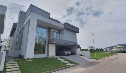 Casa à Venda em Condomínio Fechado – Cachoeira do Bom Jesus, Florianópolis/SC