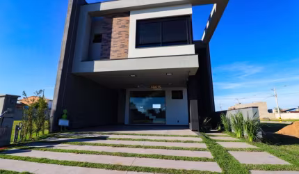 Sobrado em condomínio com 3 Suítes, 2 vagas lado a lado, em construção