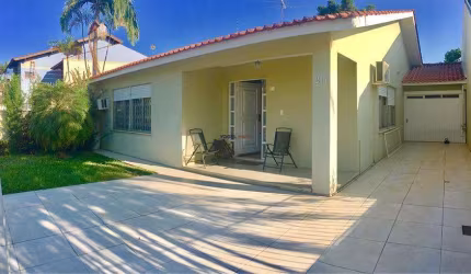 Casa térrea em terreno 12x30m, Bairro Igara, Canoas.