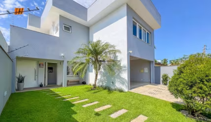 Sobrado mobiliado, com piscina, 4 dormitórios, a duas quadras da BR-116, em Canoas.