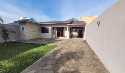 Excelente Casa térrea em Canoas - Venda