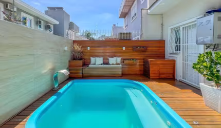 Casa Impecável no Bairro Mont Serrat com Piscina, Placas Solares e Área Gourmet