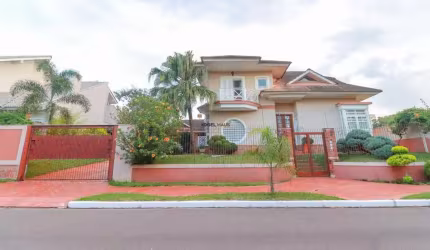 Sobrado no Moinhos de Vento, em Canoas; 2 lotes.