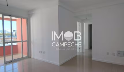 Apartamento com 2 dormitórios à venda, 74 m² por R$ 590.000,00 - Barreiros - São José/SC