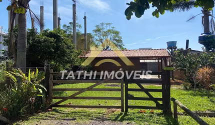 Casa para Venda em Florianópolis, Ingleses do Rio Vermelho, 1 dormitório, 1 banheiro, 4 vagas