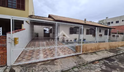 Casa para Venda em Florianópolis, Ingleses do Rio Vermelho, 4 dormitórios, 4 suítes, 5 banheiros, 2 vagas