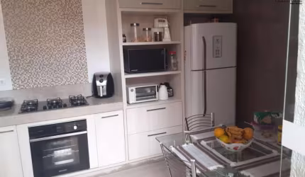 Lindo sobrado com 3 dormitórios, localizado no Jardim Santo Onofre/SJC