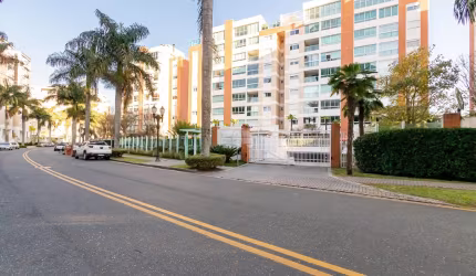 APARTAMENTO AMPLO, ELEGANTE E EM UMA DAS LOCALIZAÇÕES MAIS EXCLUSIVAS DE CURITIBA