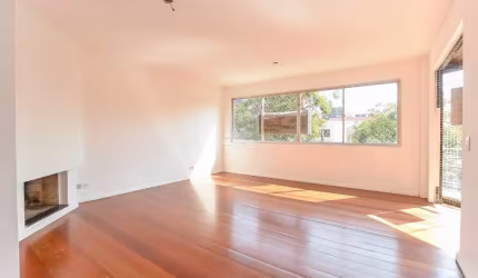 APARTAMENTO ESPAÇOSO, BEM LOCALIZADO E COM ÓTIMA DISTRIBUIÇÃO DE AMBIENTES NO ÁGUA VERDE.