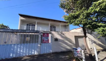 Sobrado no Setor Campinas Sobrado com 6 Quarto(s) e 3 banheiro(s) à Venda, 294.1 por R$ 690.000 no setor Setor Campinas AD7444