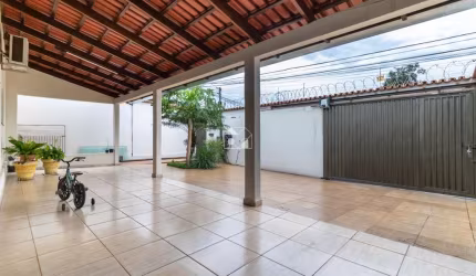 CASA NO SETOR FAIÇALVILLE Casa de Rua com 3 Quarto(s) e 2 banheiro(s) à Venda, 420 por R$ 700.000 no setor Setor Faicalville AX7955