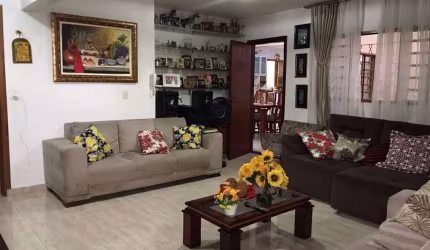CASA COM COMODOS COMERCIAIS E KITNETS NO SETOR JARDIM PLANALTO Casa de Rua com 4 Quarto(s) e 3 banheiro(s) à Venda, 350 por R$ 2.600.000 no setor Jardim Planalto AD9838