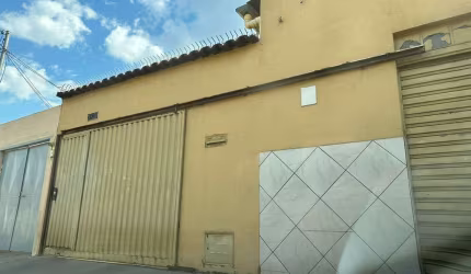 Casa a venda no Setor Santa Helena 3 quartos sendo 1 suíte e área comercial na frente Casa de Rua com 3 Quarto(s) e 2 banheiro(s) à Venda, 360 por R$ 500.000 no setor Vila Santa Helena AD15430