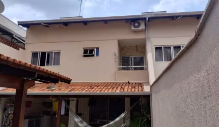 Belo sobrado no Parque Anhanguera com opção de entrada pelo fundo devido o lote ser vazado. Boa localização , próximo ao C.T Goiás Esporte Clube. Sobrado com 3 Quarto(s) e 3 banheiro(s) à Venda, 295 p