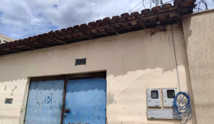 Imóvel ideal para construir kitnet-Hotel Casa de Rua com 3 Quarto(s) e 3 banheiro(s) à Venda, 345 por R$ 550.000 no setor Setor Central IN18177
