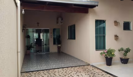 Casa Casa de Rua com 3 Quarto(s) e 2 banheiro(s) à Venda, 125 por R$ 370.000 no setor Residencial Canadá IN20094