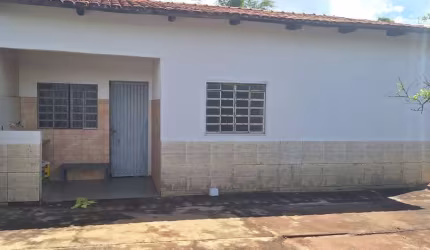 Bairro da Tijuca  Casa de Rua com 3 Quarto(s) e 2 banheiro(s) à Venda, 83 por R$ 250.000 no setor Setor Barra da Tijuca AD20543