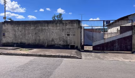 Casa Residencial Casa de Rua com 3 Quarto(s) e 1 banheiro(s) à Venda, 360 por R$ 220.000 no setor Jardim Itaipu AD20701