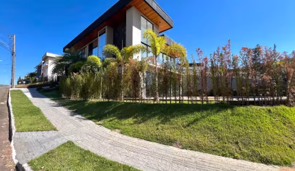 Condomínio do Lago  Casa em Condomínio com 5 Quarto(s) e 5 banheiro(s) à Venda, 375 por R$ 3.600.000 no setor Condomínio do Lago AD21329